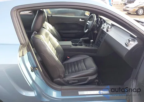 2005 Ford Mustang Gt Deluxe/Gt Premium из США, поврежденный, VIN 1ZVHT82H955246578